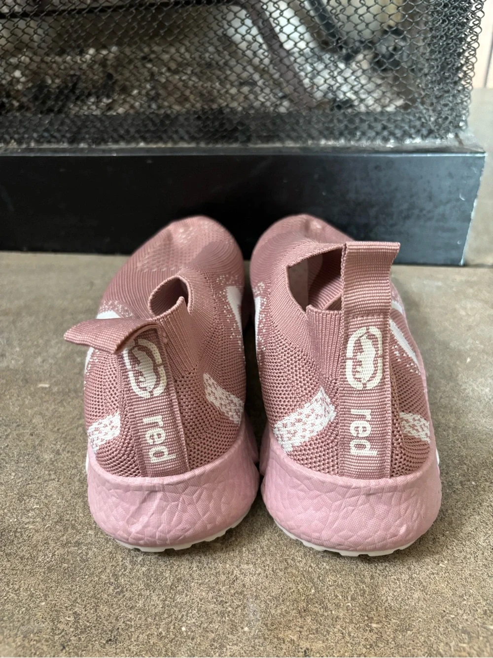 Ecko Red Mauve Pink Athletic Slip On Shoes Pull On Size 9 NWT Women’s